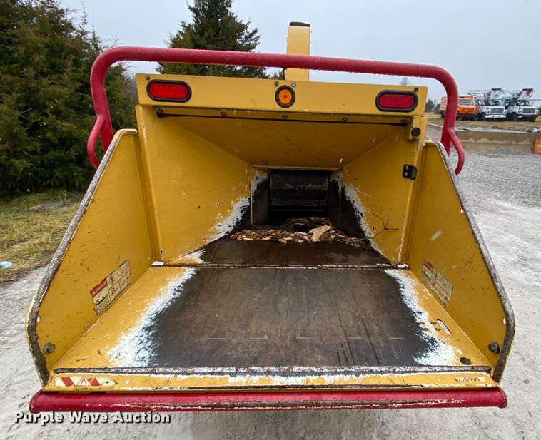 image for item HR9289 2008 Vermeer BC1000XL  wood chipper
