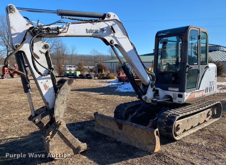 image for item HR9418 2002 Bobcat 337D  mini excavator