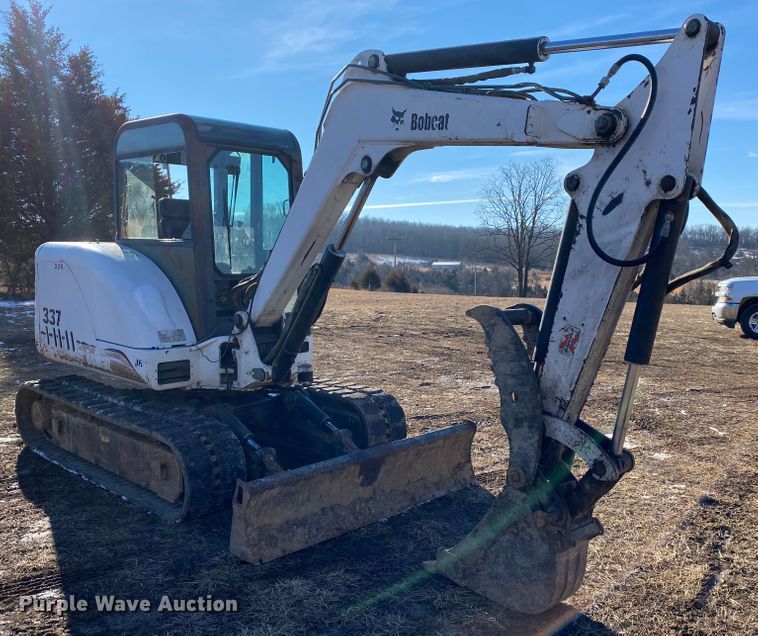 image for item HR9418 2002 Bobcat 337D  mini excavator