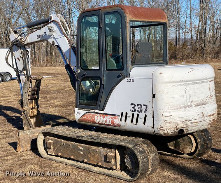 image for item HR9418 2002 Bobcat 337D  mini excavator