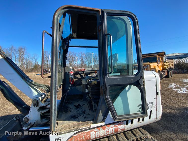 image for item HR9418 2002 Bobcat 337D  mini excavator
