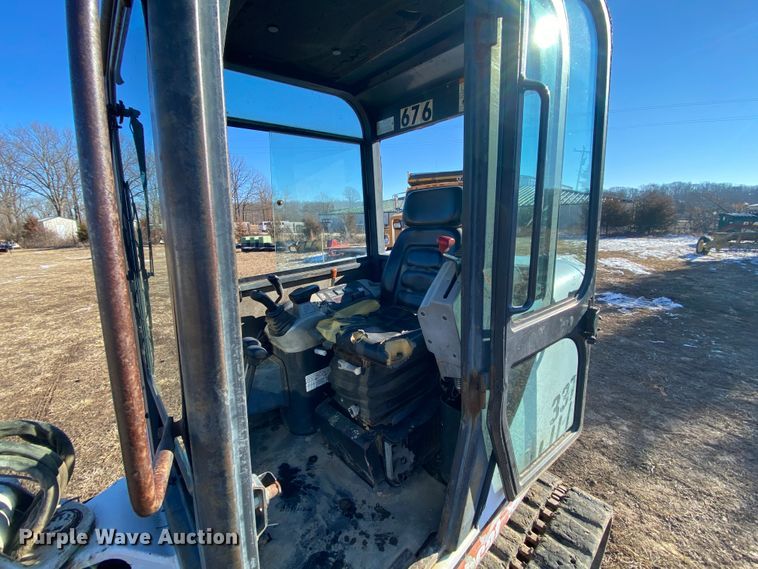 image for item HR9418 2002 Bobcat 337D  mini excavator