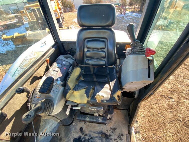 image for item HR9418 2002 Bobcat 337D  mini excavator
