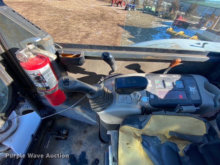 image for item HR9418 2002 Bobcat 337D  mini excavator