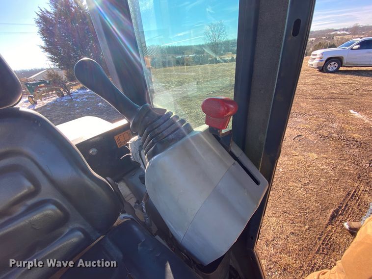 image for item HR9418 2002 Bobcat 337D  mini excavator