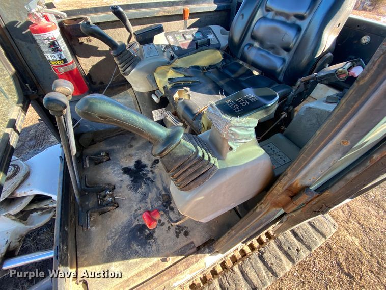 image for item HR9418 2002 Bobcat 337D  mini excavator