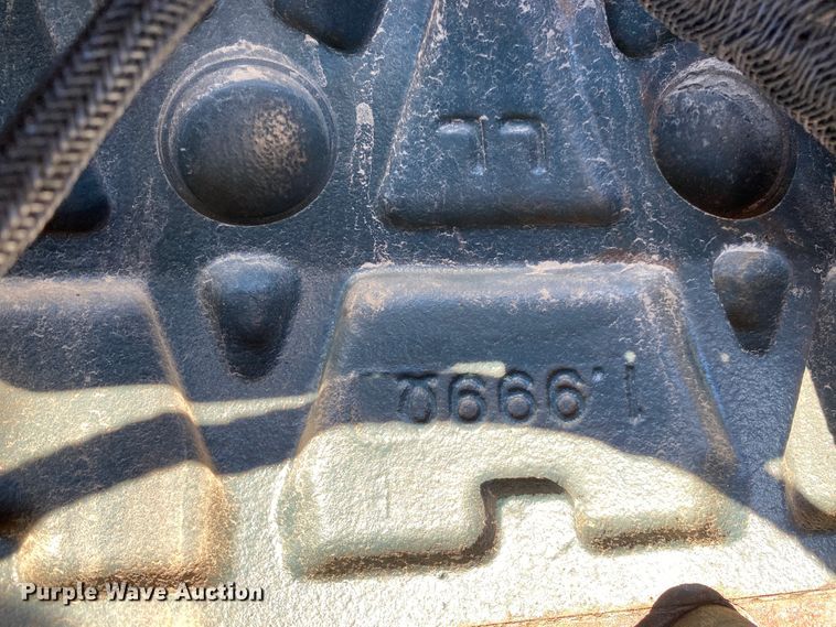 image for item HR9418 2002 Bobcat 337D  mini excavator