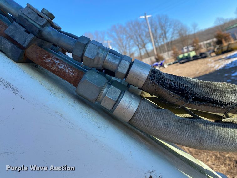 image for item HR9418 2002 Bobcat 337D  mini excavator