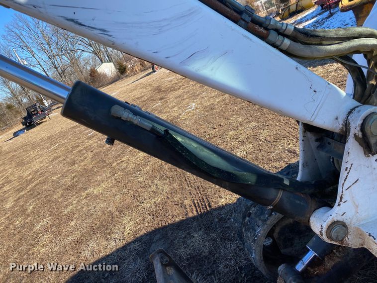 image for item HR9418 2002 Bobcat 337D  mini excavator