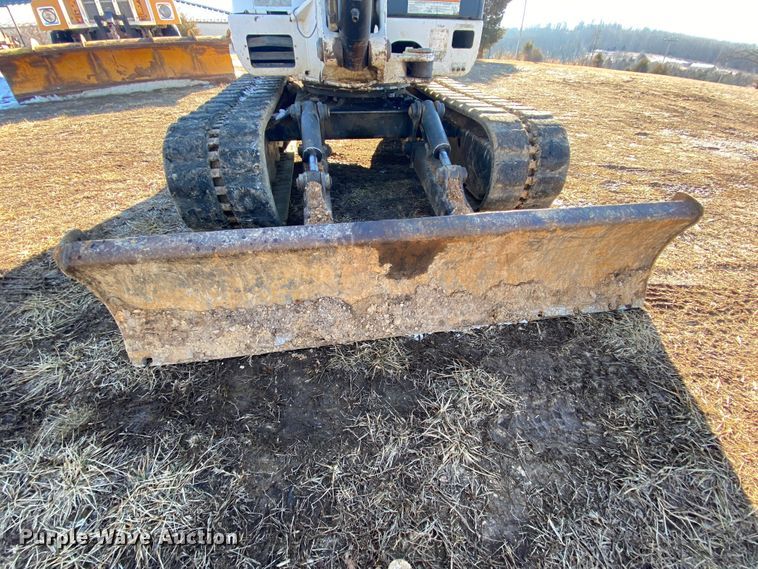 image for item HR9418 2002 Bobcat 337D  mini excavator