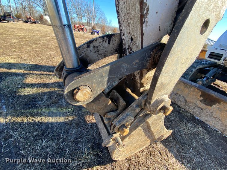 image for item HR9418 2002 Bobcat 337D  mini excavator