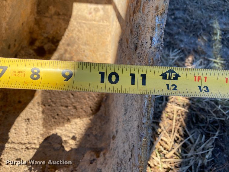 image for item HR9418 2002 Bobcat 337D  mini excavator