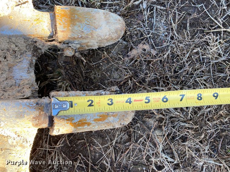 image for item HR9418 2002 Bobcat 337D  mini excavator