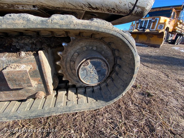 image for item HR9418 2002 Bobcat 337D  mini excavator