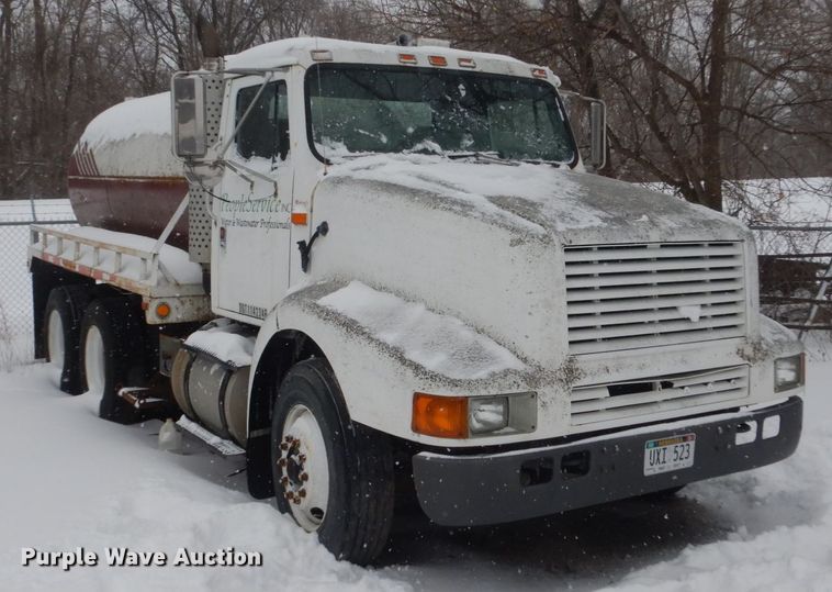 image for item HS9929 1991 International 8200  tank truck