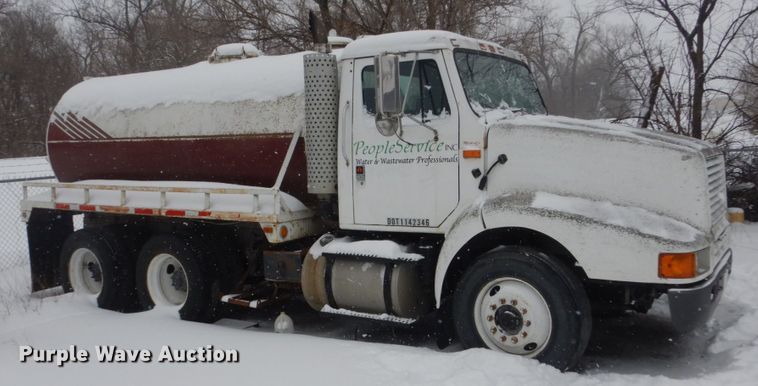 image for item HS9929 1991 International 8200  tank truck