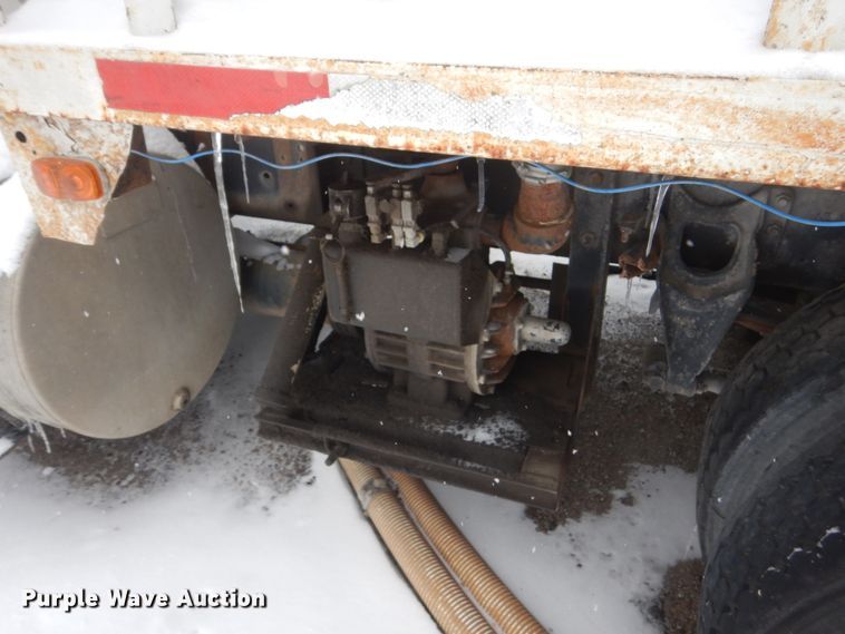 image for item HS9929 1991 International 8200  tank truck