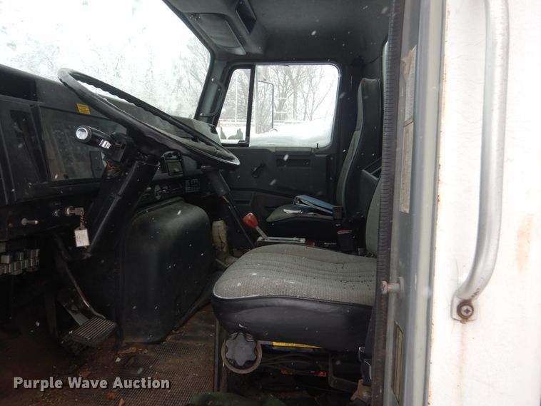 image for item HS9929 1991 International 8200  tank truck