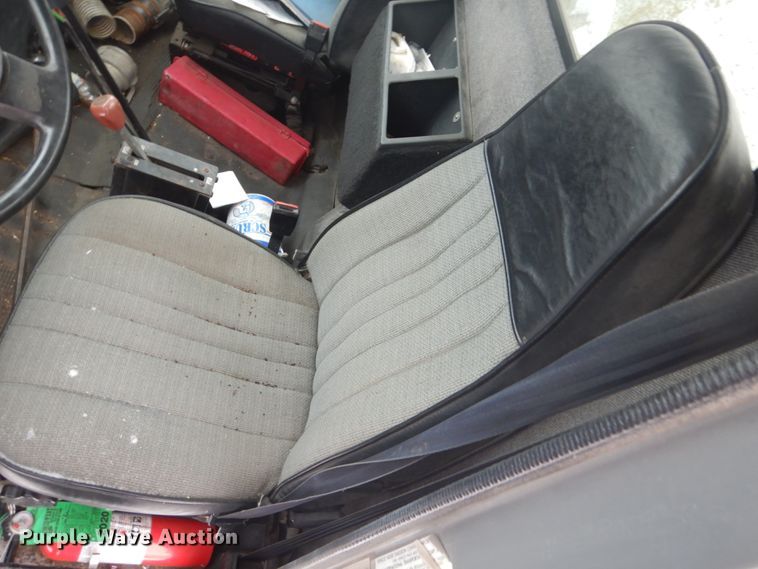 image for item HS9929 1991 International 8200  tank truck