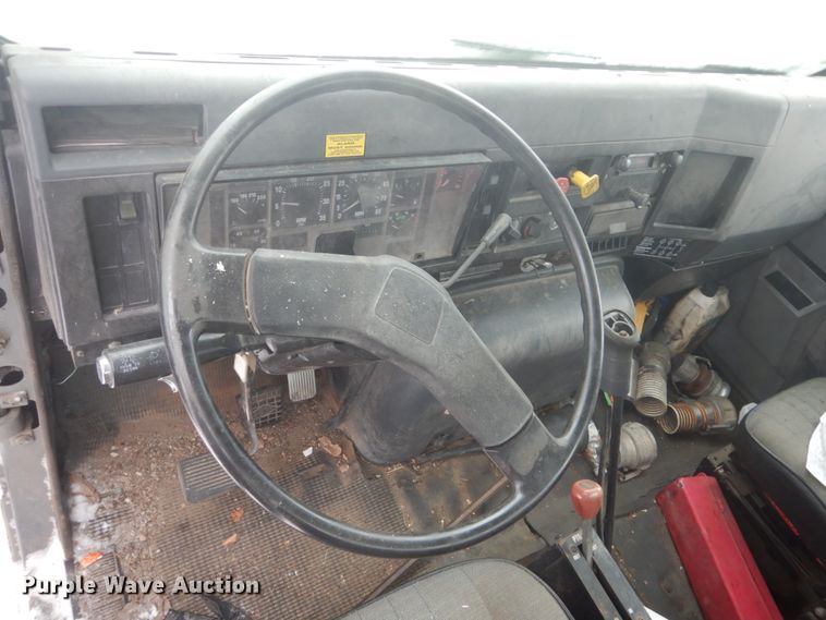 image for item HS9929 1991 International 8200  tank truck