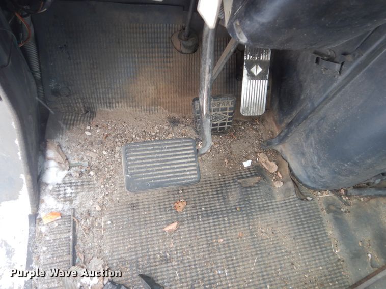 image for item HS9929 1991 International 8200  tank truck