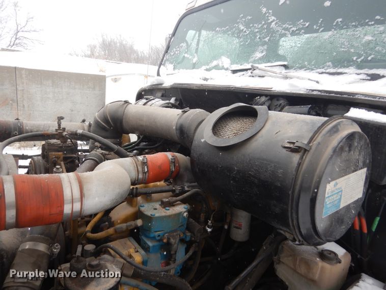 image for item HS9929 1991 International 8200  tank truck