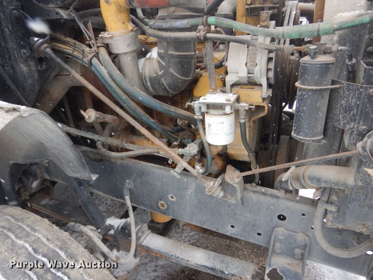 image for item HS9929 1991 International 8200  tank truck