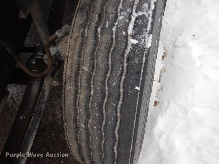 image for item HS9929 1991 International 8200  tank truck