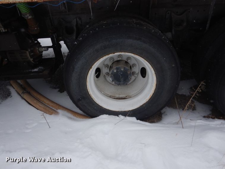 image for item HS9929 1991 International 8200  tank truck