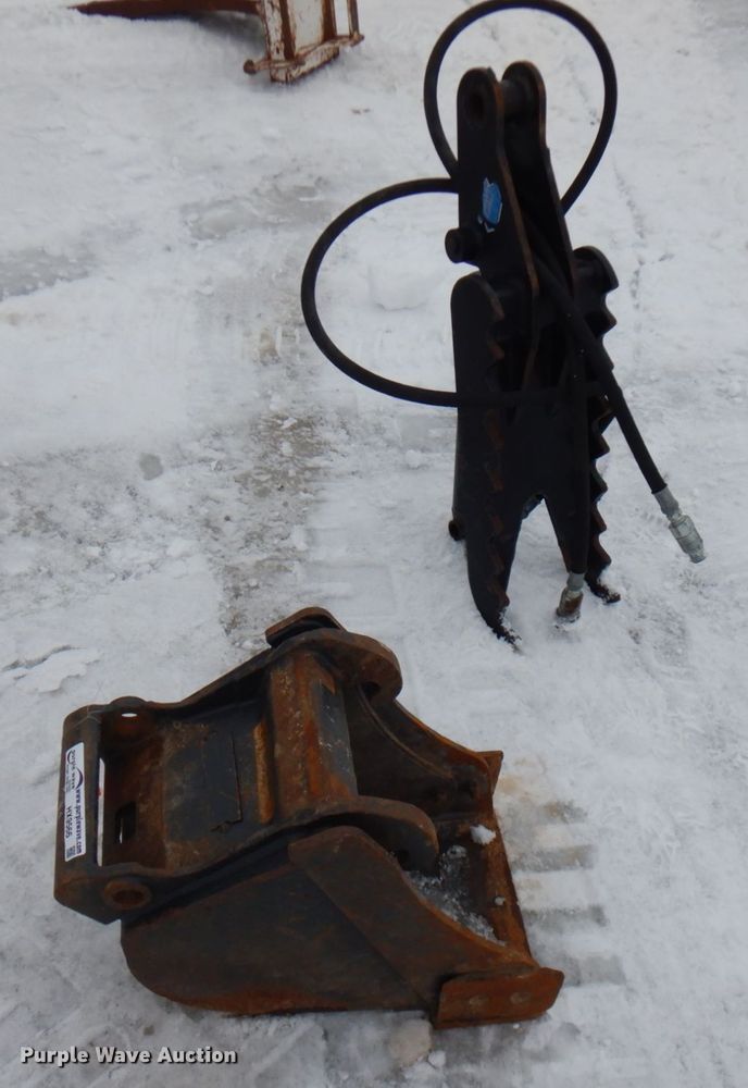 image for item HX9566 Excavator attachments