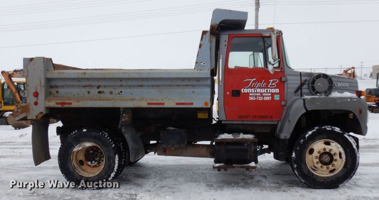 image for item HX9577 1995 Ford LN8000  dump truck
