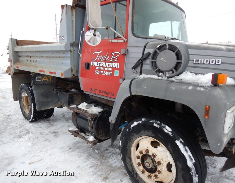 image for item HX9577 1995 Ford LN8000  dump truck