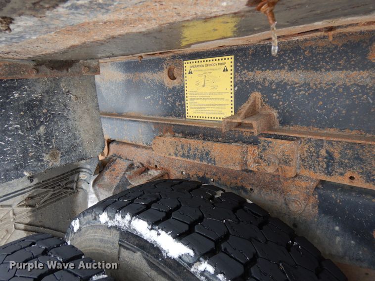 image for item HX9577 1995 Ford LN8000  dump truck