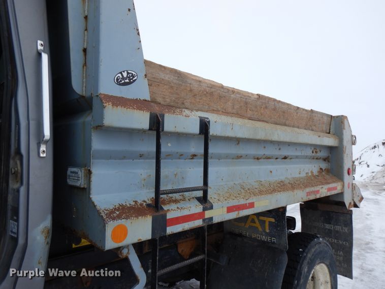 image for item HX9577 1995 Ford LN8000  dump truck