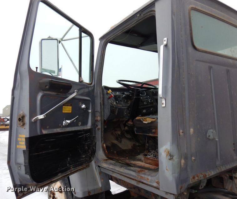 image for item HX9577 1995 Ford LN8000  dump truck