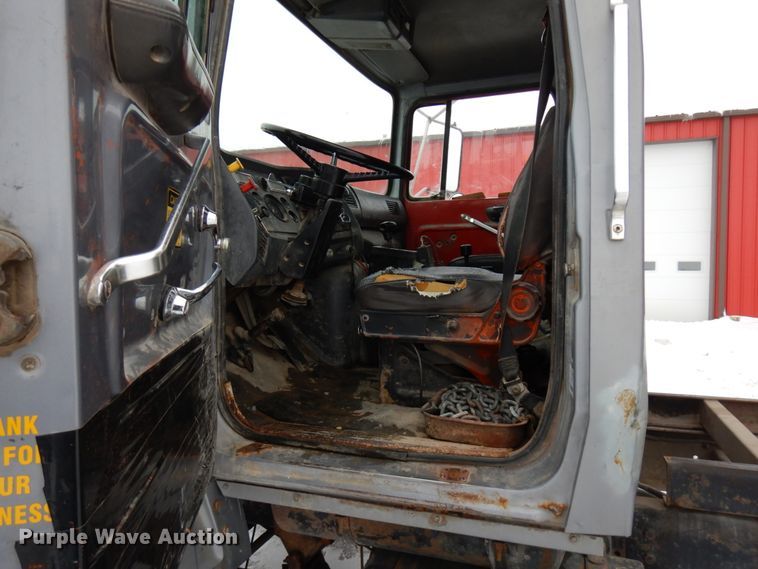 image for item HX9577 1995 Ford LN8000  dump truck