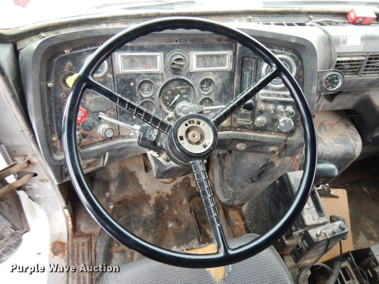 image for item HX9577 1995 Ford LN8000  dump truck