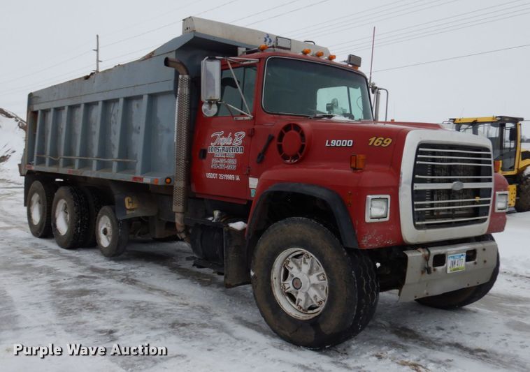 image for item HX9578 1994 Ford L9000  dump truck