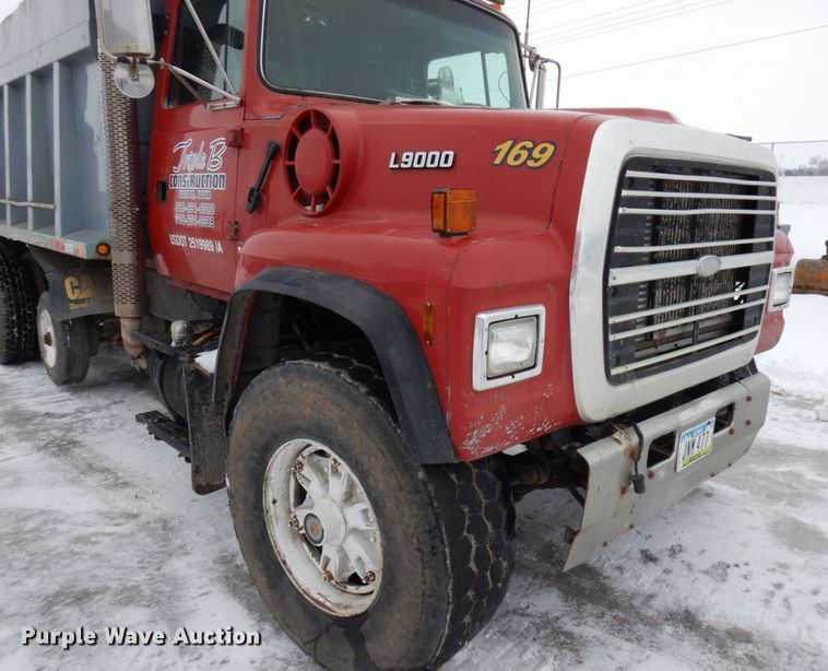 image for item HX9578 1994 Ford L9000  dump truck