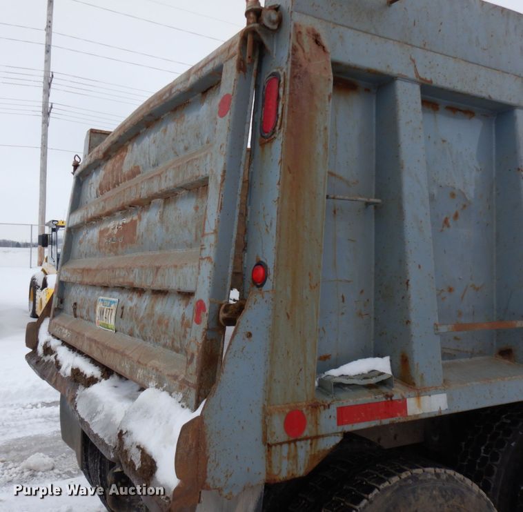 image for item HX9578 1994 Ford L9000  dump truck