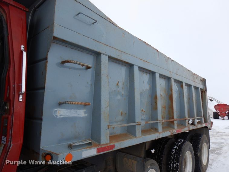 image for item HX9578 1994 Ford L9000  dump truck