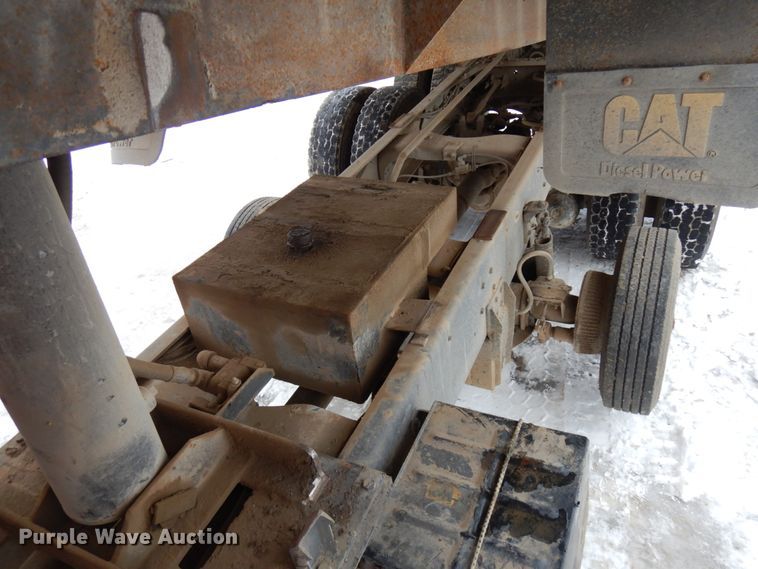 image for item HX9578 1994 Ford L9000  dump truck