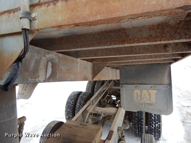 image for item HX9578 1994 Ford L9000  dump truck