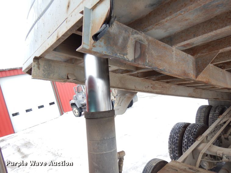 image for item HX9578 1994 Ford L9000  dump truck