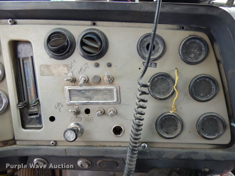 image for item HX9578 1994 Ford L9000  dump truck