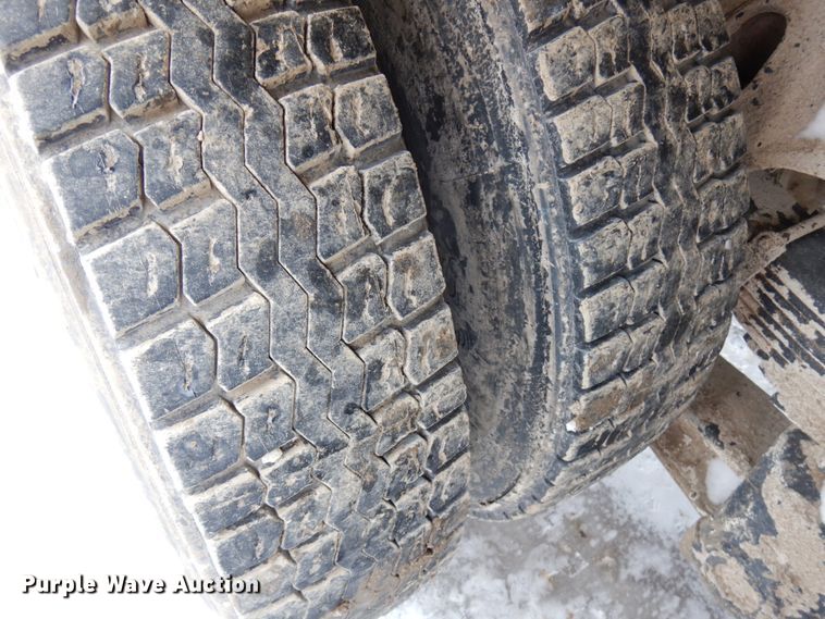 image for item HX9578 1994 Ford L9000  dump truck