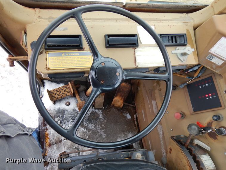 image for item HX9579 1987 Caterpillar 613C  elevating scraper