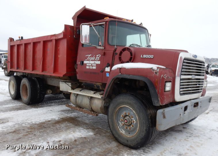 image for item HX9580 1996 Ford L9000  dump truck