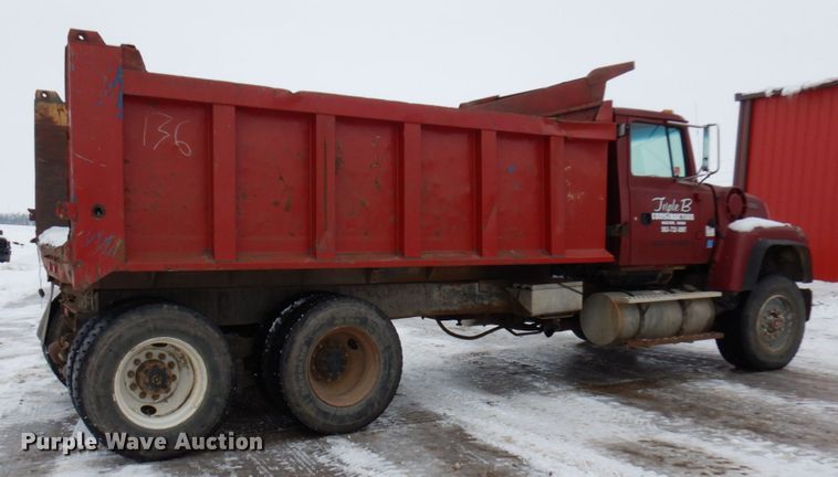 image for item HX9580 1996 Ford L9000  dump truck