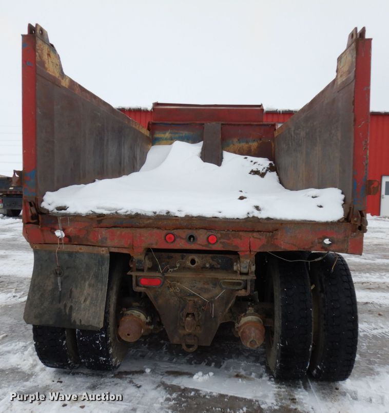 image for item HX9580 1996 Ford L9000  dump truck